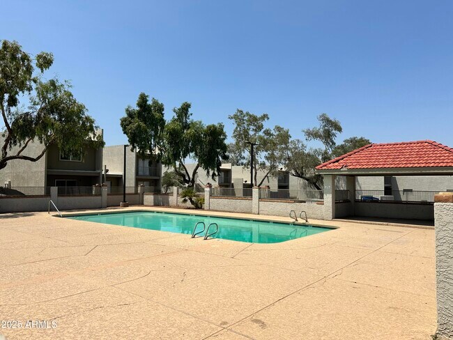 Building Photo - 2801 E Monte Cristo Ave