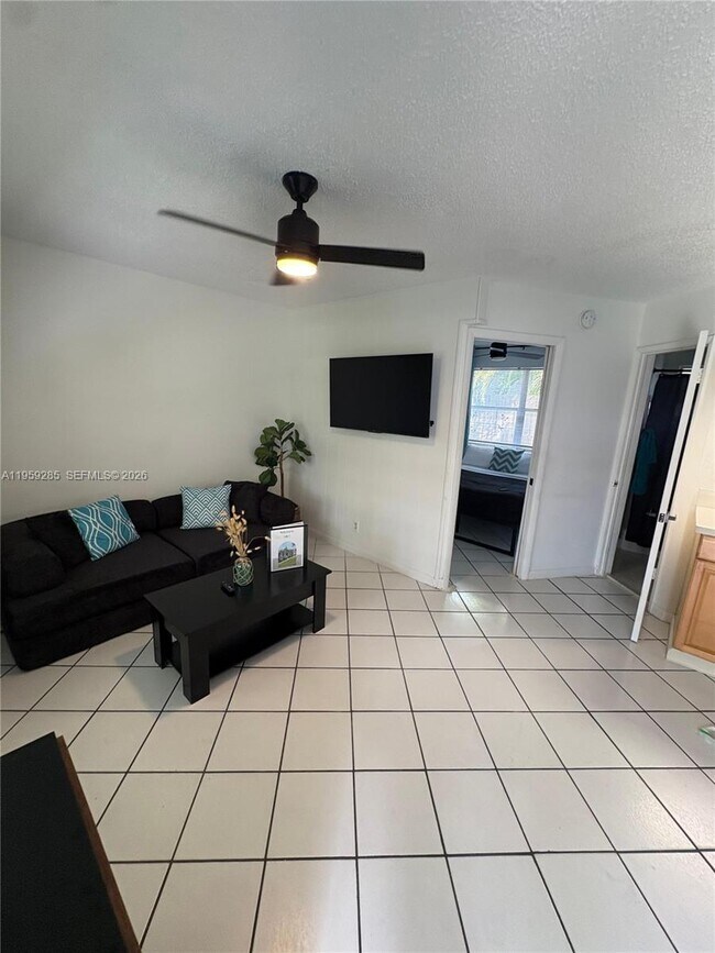 Building Photo - 3210 Canal Dr