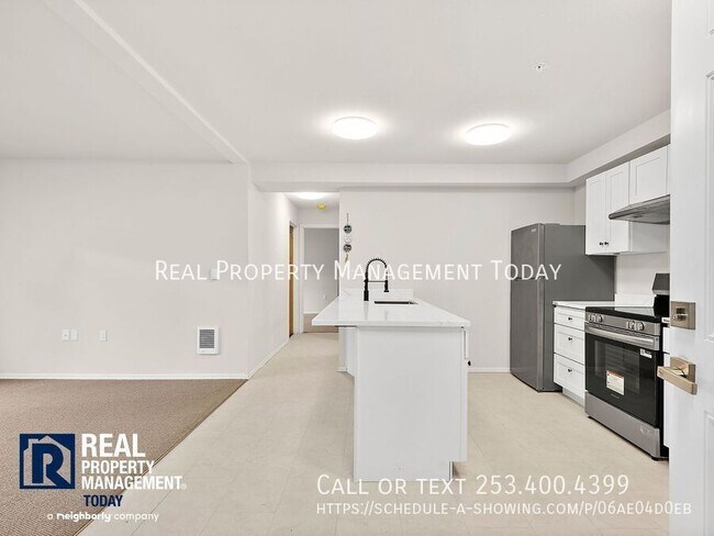 Building Photo - 7843 Pacific Ave