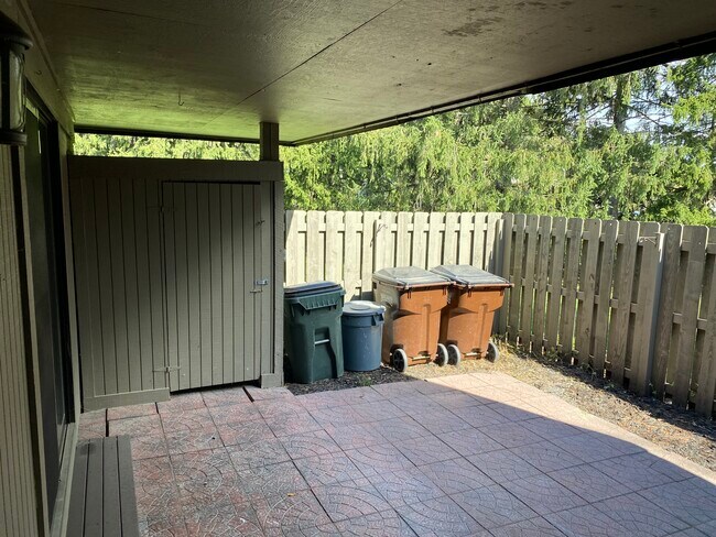 Private Patio - 8555 Island Pines Dr