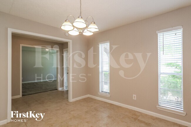 Building Photo - 24106 Creekview Dr