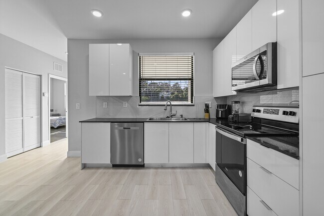 Building Photo - 622 Windermere Dr