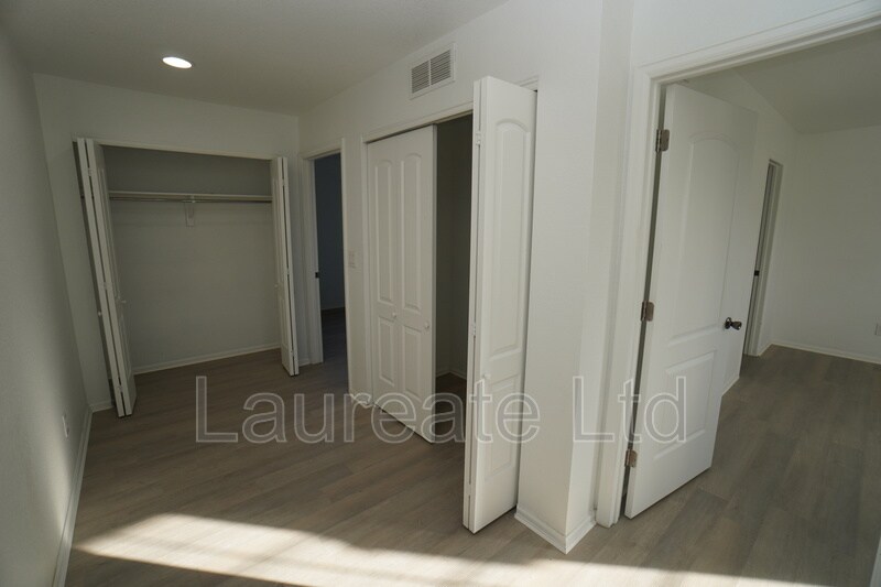 Building Photo - 2995 W Yale Ave