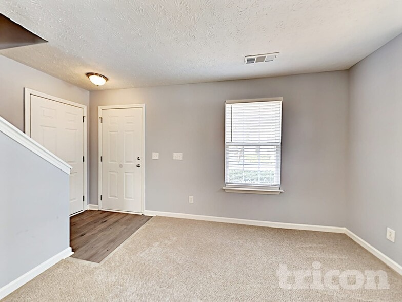 Building Photo - 242 Oak Grove Way