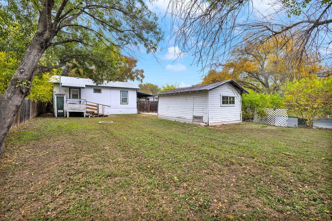 Building Photo - Cutest rental home in Olmos Park!