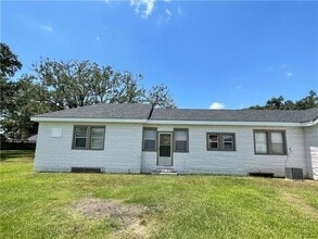 Building Photo - 12225 River Rd