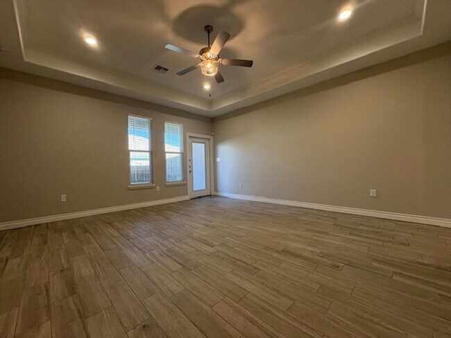 Building Photo - DCR602