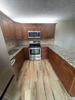 Building Photo - 423 4th Ln