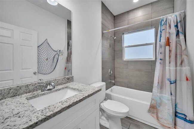 Building Photo - Poinciana Home