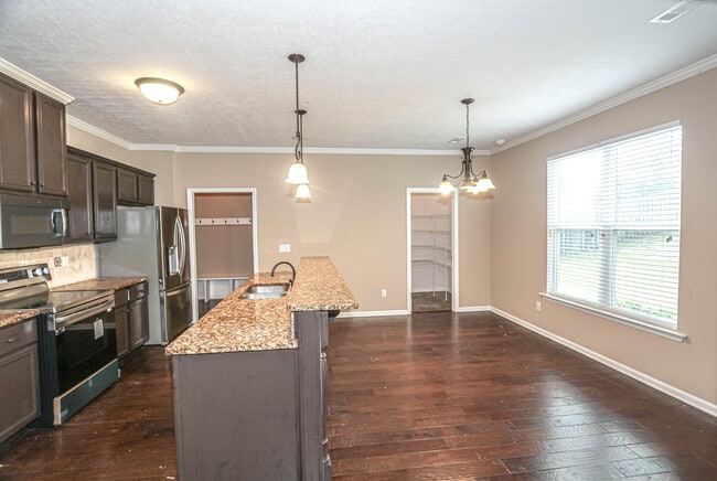 Building Photo - 479 Sebastian Dr