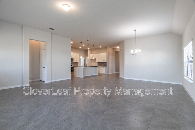 Building Photo - 405 Sika Way