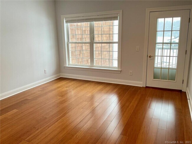 Building Photo - 10 Hayestown Rd