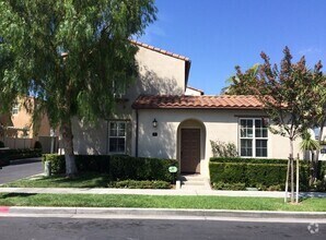 Building Photo - 2 Bedroom, 2.5 bath DETACHED condo in Oak ...