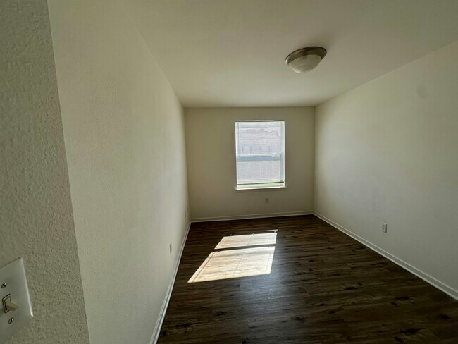 Building Photo - 3514 E Richmond Rd