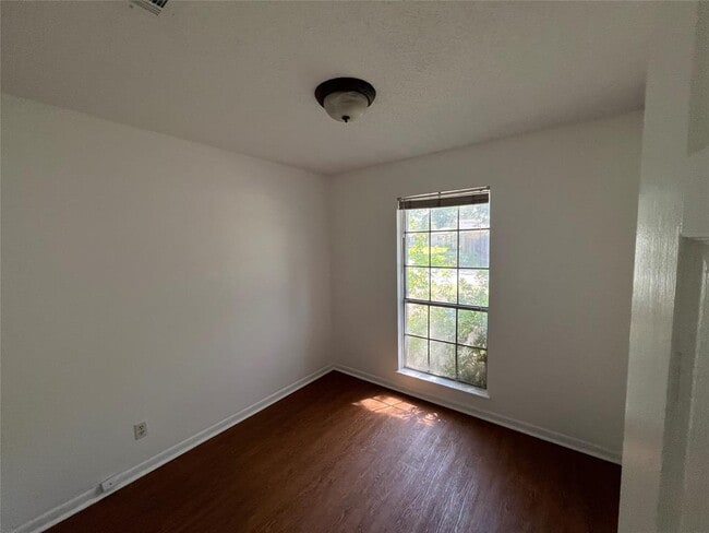 Building Photo - 8518 Woodstone Dr