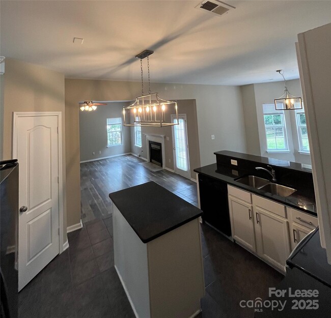 Building Photo - 15315 Edgewater Forest Ln