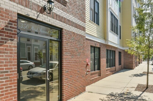 Building Photo - 350 W 2nd St