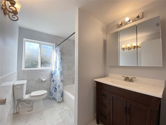 Building Photo - 902 S Scenic Hwy