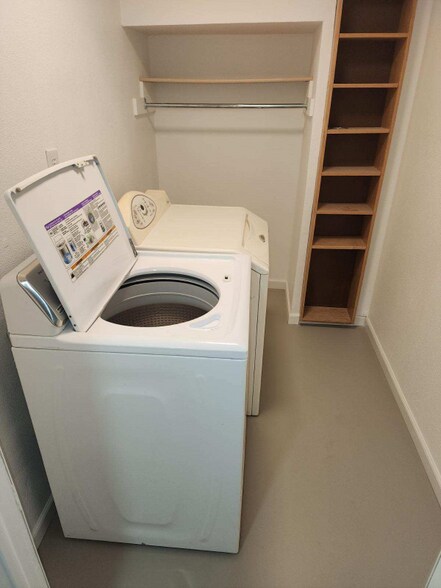 Building Photo - 2432 Lexington Village Ln