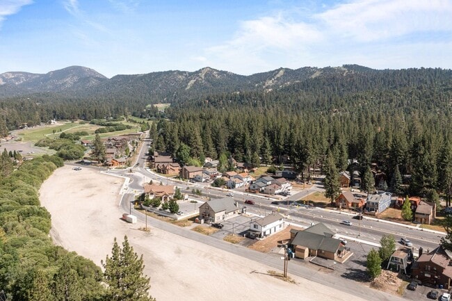 Building Photo - 42638 Moonridge Rd