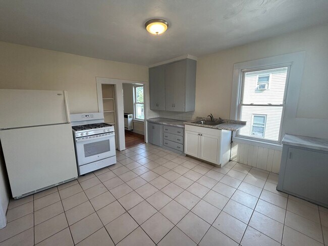 Building Photo - 15-Poplar-St