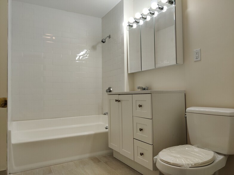 Building Photo - 8 Barrows St