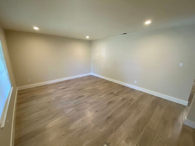 Building Photo - Charming 3 Bedroom 2 Bath Home in Rosemont Open House Thursday July 23rd 3:00-3:30 PM
