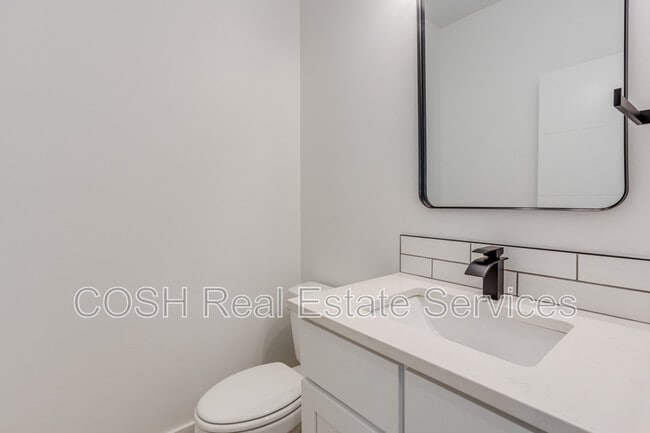 Building Photo - 8423 W 37th Ct N