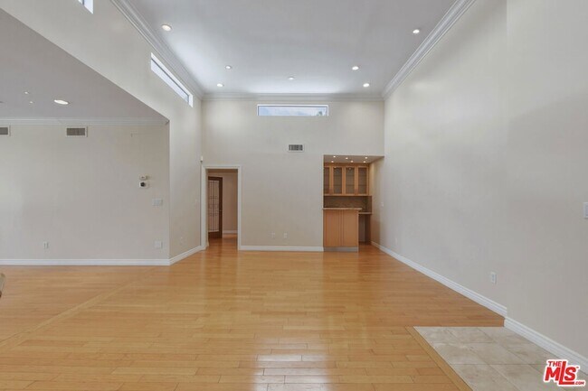 Building Photo - 4443 Ventura Canyon Ave