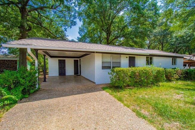 Building Photo - 1811 Linda Ln