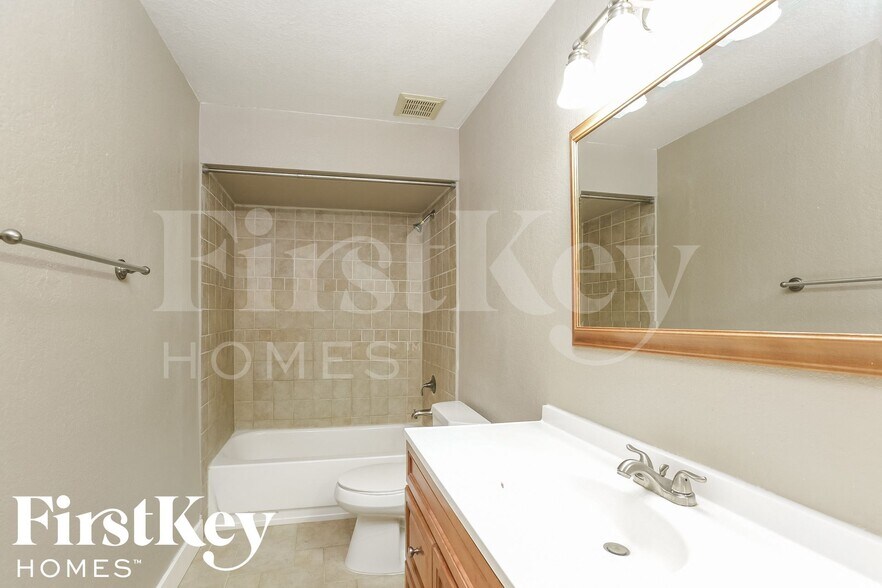 Building Photo - 7366 W Jenan Dr