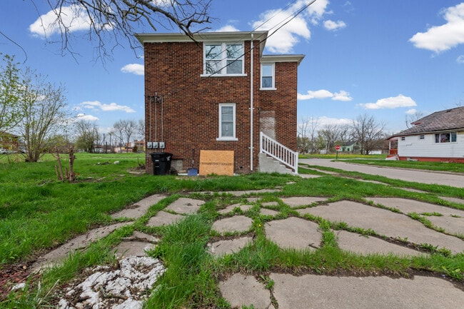 Building Photo - 13496 Hazelridge St