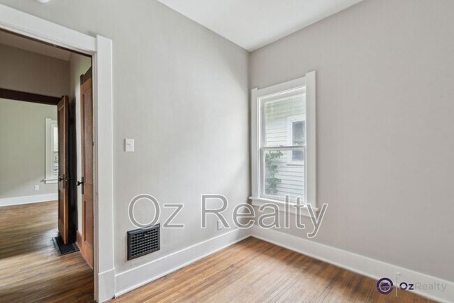Building Photo - 2027 Berkshire Pl