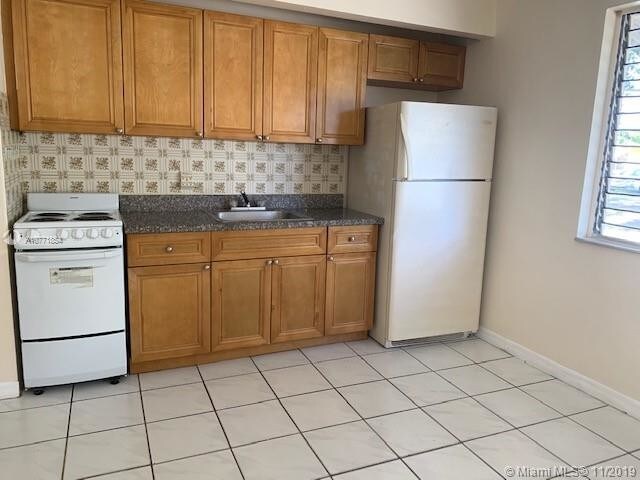 Building Photo - 5636 Hayes St