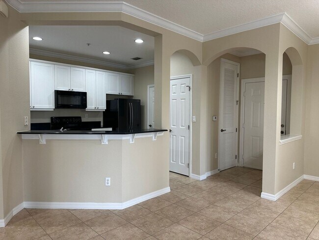 Building Photo - Top Floor Condo at Lakeside at Lakes of Wi...