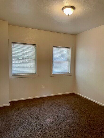 Building Photo - 670 Middle Ave