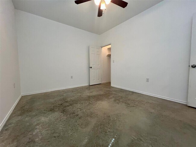 Building Photo - 805 Hallie Cove