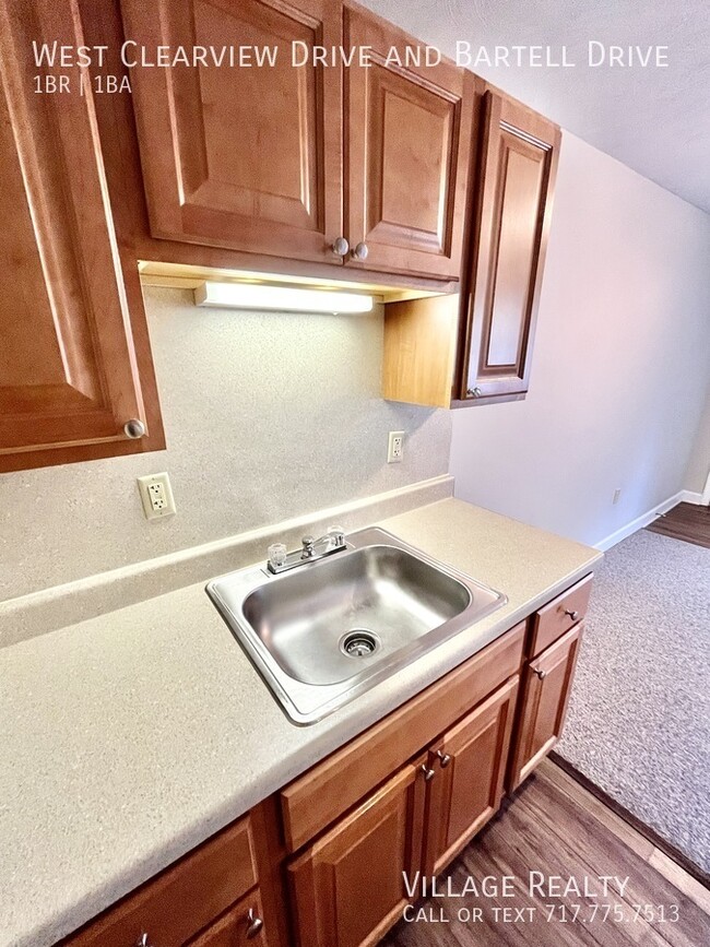 Building Photo - Newly-renovated 1-Bed Convenient to I-83 &...