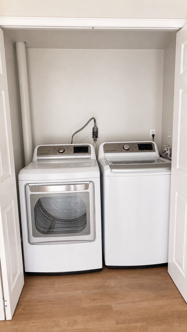 Building Photo - Renovated 3-Bedroom Home with Fenced Yard, Fireplace & In-Unit Laundry