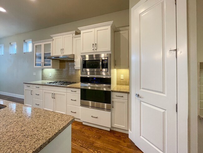 Building Photo - 307 E Grove Creek Ln