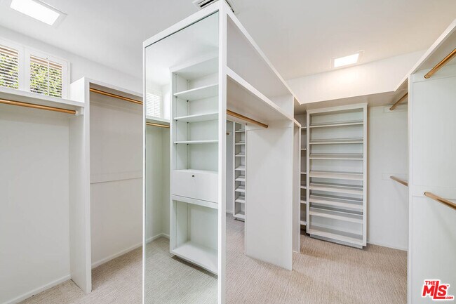 Building Photo - 9656 Lawlen Way