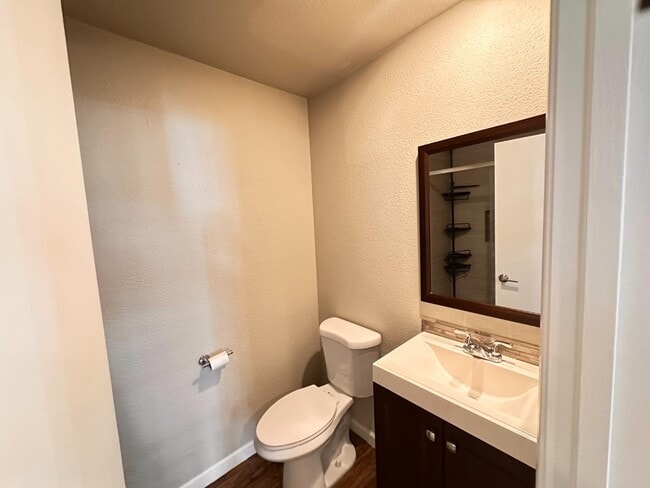 Building Photo - 774 Eastshore Terrace