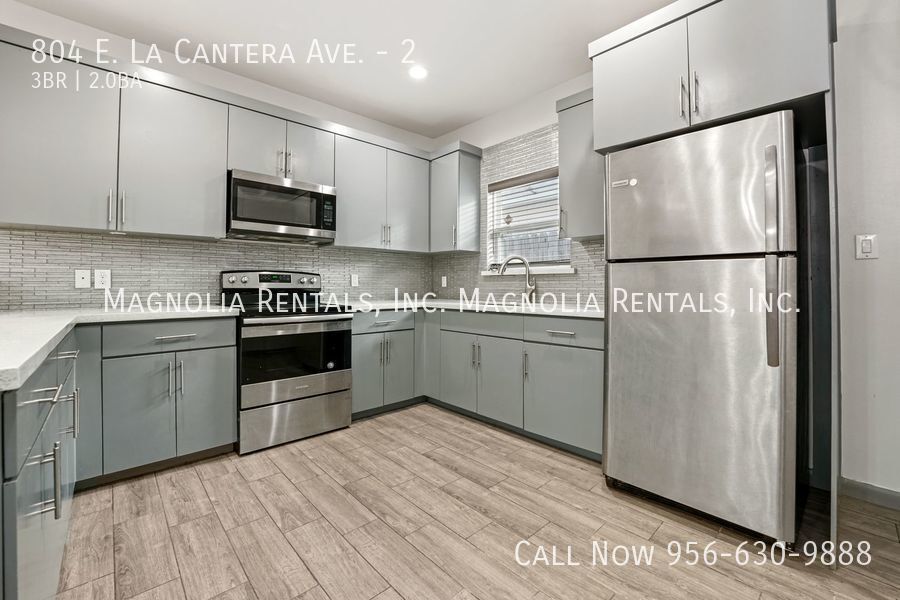 Building Photo - 804 E la Cantera Ave