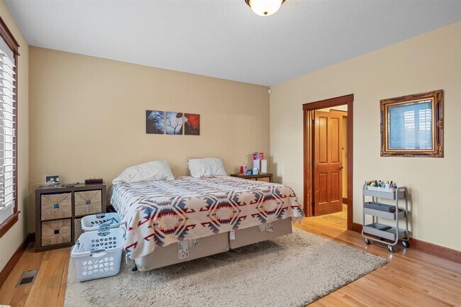 Building Photo - 69 Greenmoor Dr