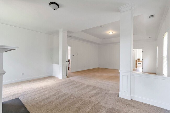Building Photo - 2635 Azalea Bluff Dr