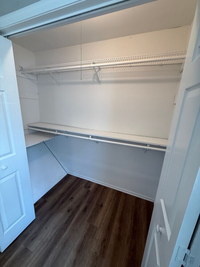 Building Photo - Beautifully updated 3-bedroom townhome in the heart of South Charlotte.