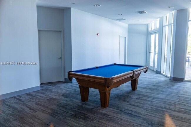 Building Photo - 6515 Collins Ave