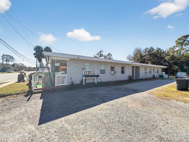 Building Photo - 5018 S Ridgewood Ave