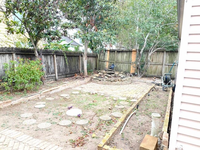 Building Photo - Briar Hill Beauty- Coming Soon
