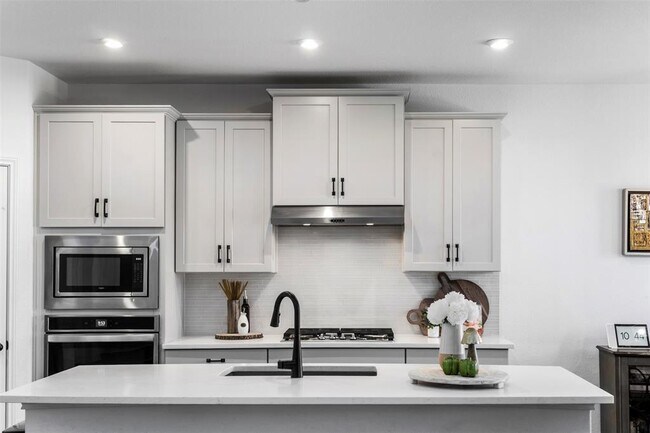 Building Photo - 2233 Santa Isabella Dr